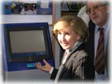 Vinja Samardija, pomonica ministrice za europske integracije otvara euro internet kiosk u gradskoj knjinici u Krievcima